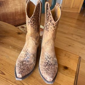 Old Gringo Leopardito 10” Boots in Ochre Viejo, size 8.5.